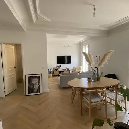 Bright In The 10th Arrondissement Apartament